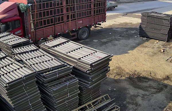 百葉裝車(chē)發(fā)貨準備中