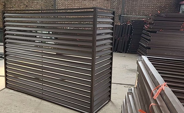 金屬百葉窗生產(chǎn)車(chē)間