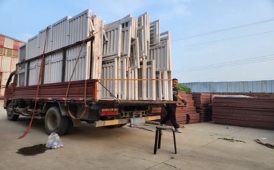 百葉窗型材發(fā)貨 百葉窗型材發(fā)貨