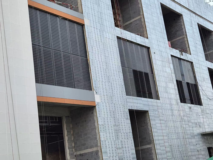 機房鋅鋼百葉窗安裝實(shí)例